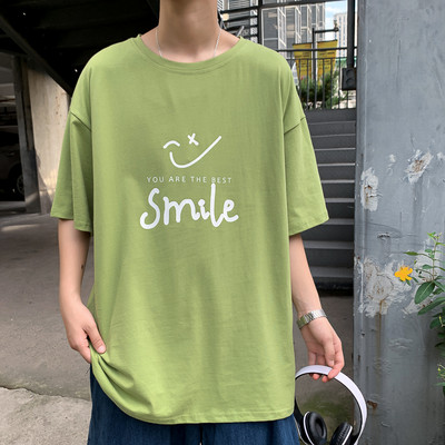 Ανδρικό μπλουζάκι με φαρδιά μοντέλα με τύπωμα και οβάλ λαιμόκοψη