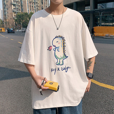 Ανδρικό μπλουζάκι με φαρδιά μοντέλα με τύπωμα και οβάλ λαιμόκοψη