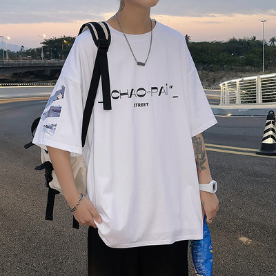 Meeste lai T-särk kirja ja aplikatsiooniga seljal