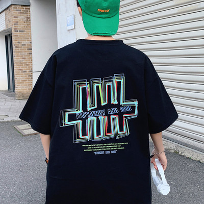 Meeste lai T-särk kirja ja aplikatsiooniga seljal