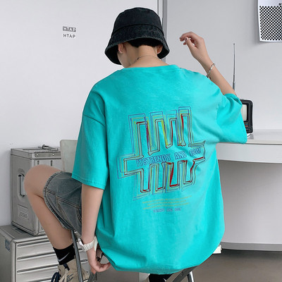 Meeste lai T-särk kirja ja aplikatsiooniga seljal