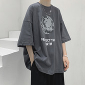 Casual meeste lai T-särk ovaalse dekoltee ja aplikatsiooniga