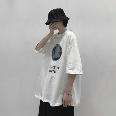 Casual meeste lai T-särk ovaalse dekoltee ja aplikatsiooniga