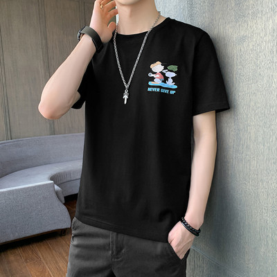 Uue mudeli suvine aplikatsiooniga meeste T-särk