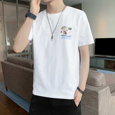 Uue mudeli suvine aplikatsiooniga meeste T-särk