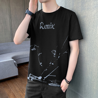 Uue mudeli suvine aplikatsiooniga meeste T-särk