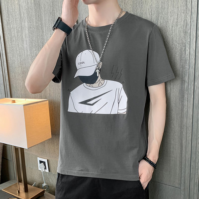 Uue mudeli suvine aplikatsiooniga meeste T-särk