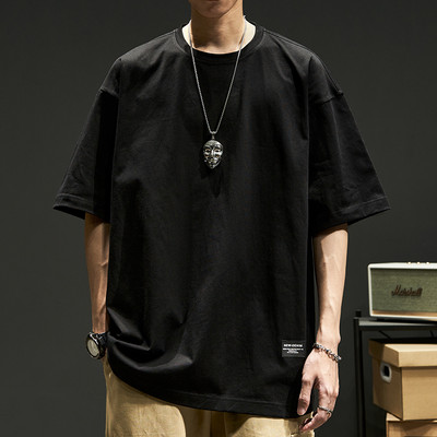 Φαρδύ μπλουζάκι με οβάλ λαιμόκοψη και έμβλημα