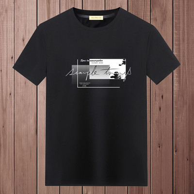 Ανδρικό μπλουζάκι με οβάλ λαιμόκοψη και απλικέ