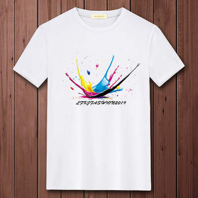 Ανδρικό μπλουζάκι με οβάλ λαιμόκοψη και απλικέ