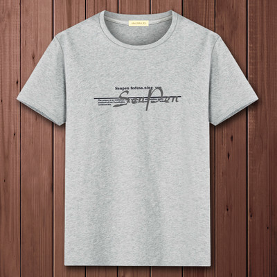 Ανδρικό μπλουζάκι με οβάλ λαιμόκοψη και απλικέ