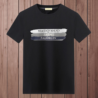 Ανδρικό μπλουζάκι με οβάλ λαιμόκοψη και απλικέ