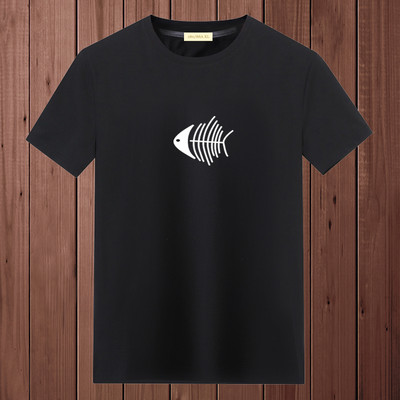 Ανδρικό μπλουζάκι με οβάλ λαιμόκοψη και απλικέ