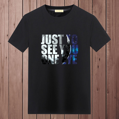 Ανδρικό μπλουζάκι με οβάλ λαιμόκοψη και απλικέ