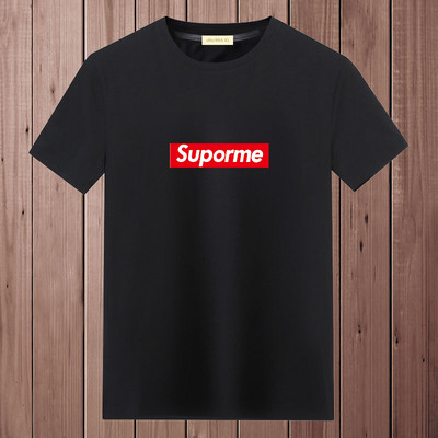 Ανδρικό μπλουζάκι με οβάλ λαιμόκοψη και απλικέ