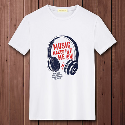 Ανδρικό μπλουζάκι με οβάλ λαιμόκοψη και απλικέ