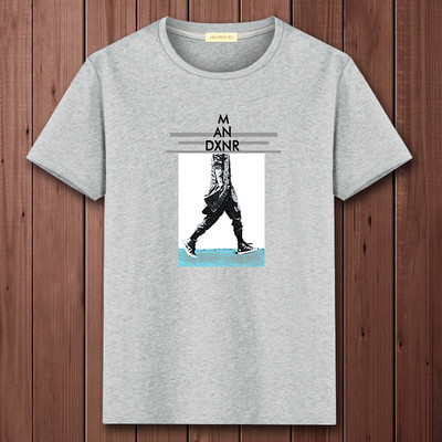 Ανδρικό μπλουζάκι με οβάλ λαιμόκοψη και απλικέ