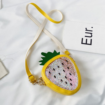 Актуална детска чанта във формата на ягода с дълга дръжка