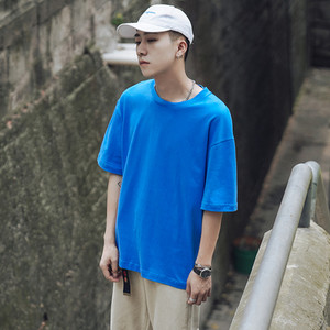 Ανδρικό μπλουζάκι απλό μοντέλο με κοντά μανίκια σε διάφορα χρώματα