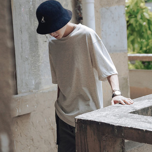 Ανδρικό μπλουζάκι απλό μοντέλο με κοντά μανίκια σε διάφορα χρώματα