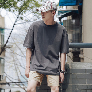 Ανδρικό μπλουζάκι απλό μοντέλο με κοντά μανίκια σε διάφορα χρώματα