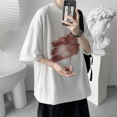 Suvine aplikatsiooni ja lühikeste varrukatega T-särk meestele