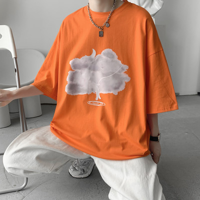 Suvine aplikatsiooni ja lühikeste varrukatega T-särk meestele