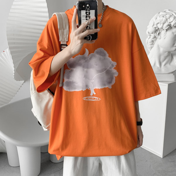 Suvine aplikatsiooni ja lühikeste varrukatega T-särk meestele