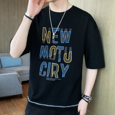 Casual ανδρικό μπλουζάκι - με λαιμόκοψη και απλικέ