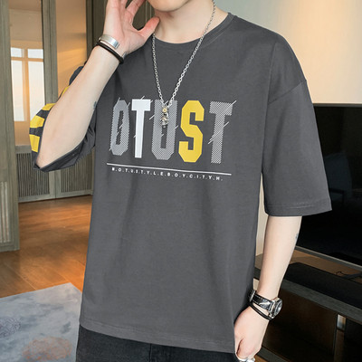 Casual ανδρικό μπλουζάκι - με λαιμόκοψη και απλικέ