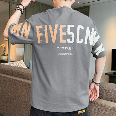 Casual ανδρικό μπλουζάκι - με λαιμόκοψη και απλικέ