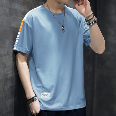 Casual ανδρικό μπλουζάκι - με λαιμόκοψη και απλικέ