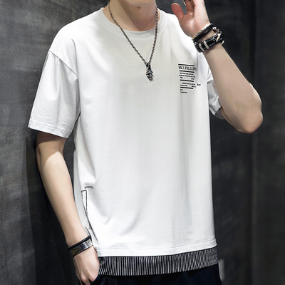 Casual ανδρικό μπλουζάκι - με λαιμόκοψη και απλικέ