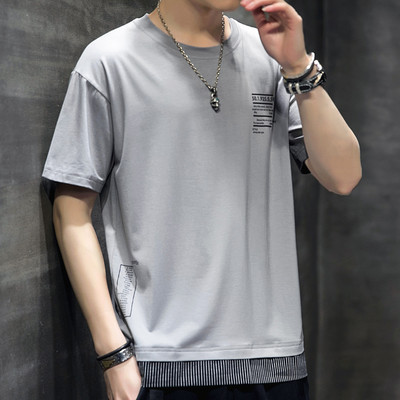 Casual ανδρικό μπλουζάκι - με λαιμόκοψη και απλικέ