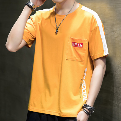 Casual ανδρικό μπλουζάκι - με λαιμόκοψη και απλικέ