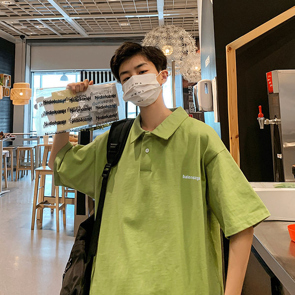 Klassikalise kraega lai mudelpluus