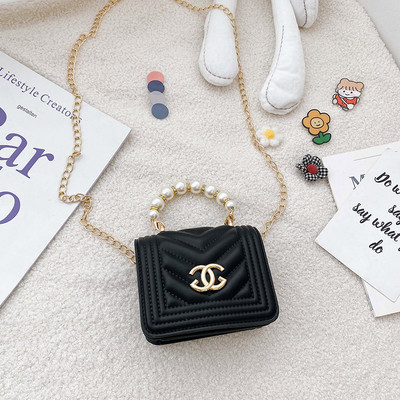 Šiuolaikinė vaikiška mini rankinė su sagtimi ir dekoratyviniais perlais