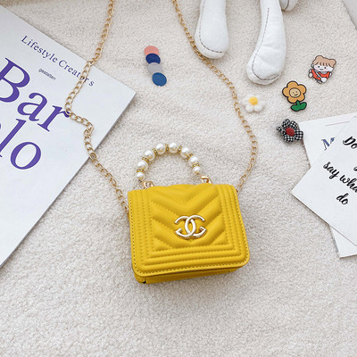 Šiuolaikinė vaikiška mini rankinė su sagtimi ir dekoratyviniais perlais