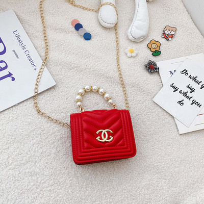 Šiuolaikinė vaikiška mini rankinė su sagtimi ir dekoratyviniais perlais