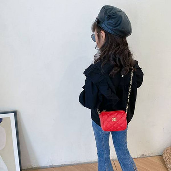 Μοντέρνα παιδική μίνι τσάντα με μακριά λαβή και αγκράφα