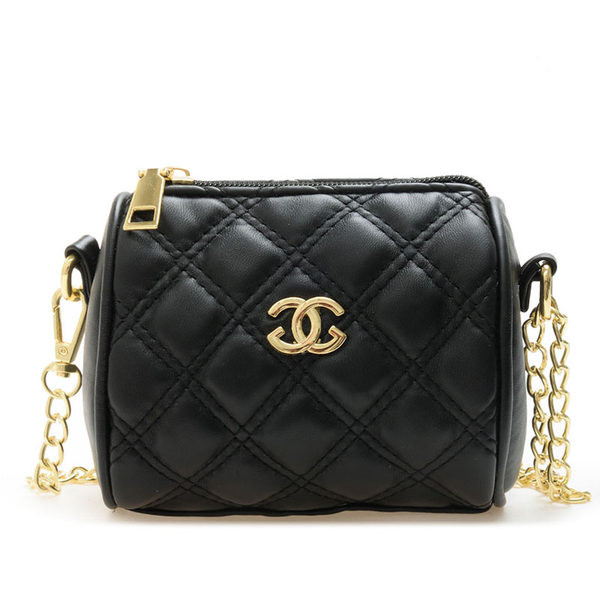 Μοντέρνα παιδική μίνι τσάντα με μακριά λαβή και αγκράφα