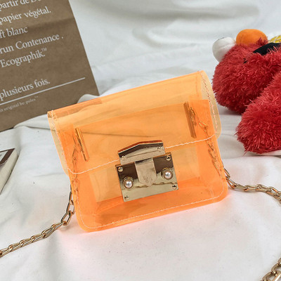 Κομψή παιδική τσάντα με μακριά μεταλλική λαβή