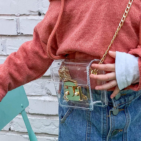 Κομψή παιδική τσάντα με μακριά μεταλλική λαβή