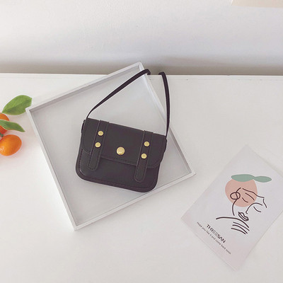 Стилна детска чанта изчистен модел с декоративни камъни