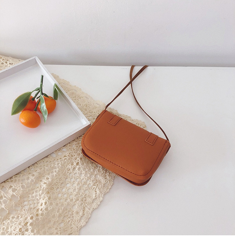 Стилна детска чанта изчистен модел с декоративни камъни