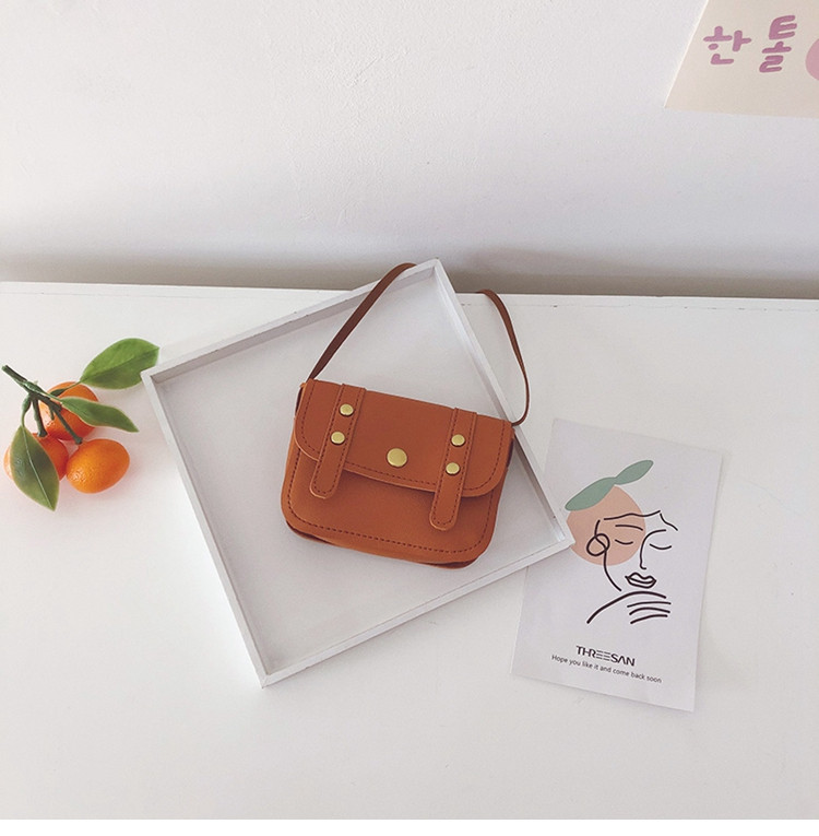 Стилна детска чанта изчистен модел с декоративни камъни