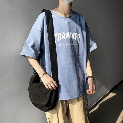 Ανδρικό μπλουζάκι με τύπωμα και κοντά μανίκια