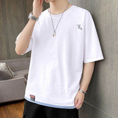 Мъжка тениска с къс ръкав и овално деколте-апликация 