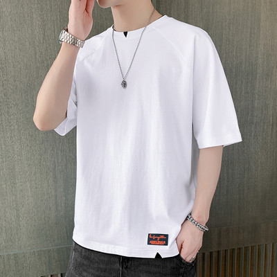 Мъжка тениска с къс ръкав и овално деколте-апликация 