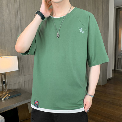 Мъжка тениска с къс ръкав и овално деколте-апликация 